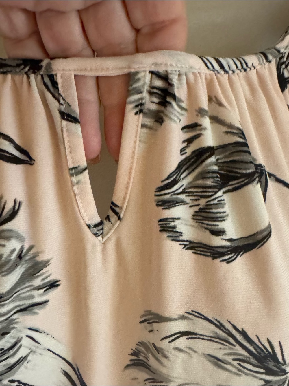 Roz & Ali Blush Pink Floral Top w/Cut-out neckline detail PLUS: 2X #Y - Picture 5 of 12